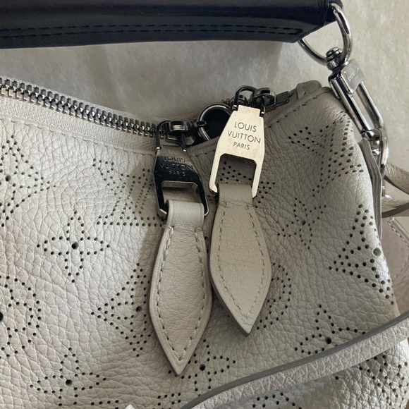Louis Vuitton Mahina Selene Monogram PM Blanc Shoulder Bag. - Picture 5 of 16
